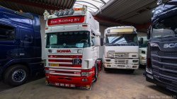 20250330-Tom-Holding-00104 20250330-Tom-Holding-00104